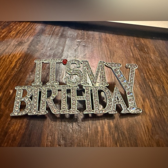 Rhinestone “It’s My Birthday” Statement Brooch Pin - Picture 1 of 4